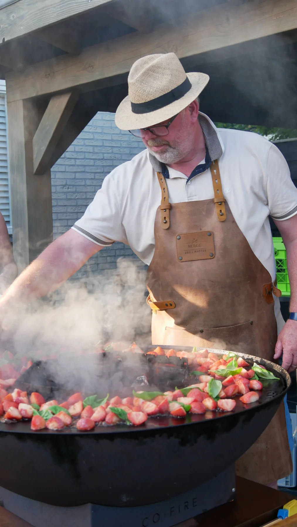 Serge bij de smoker